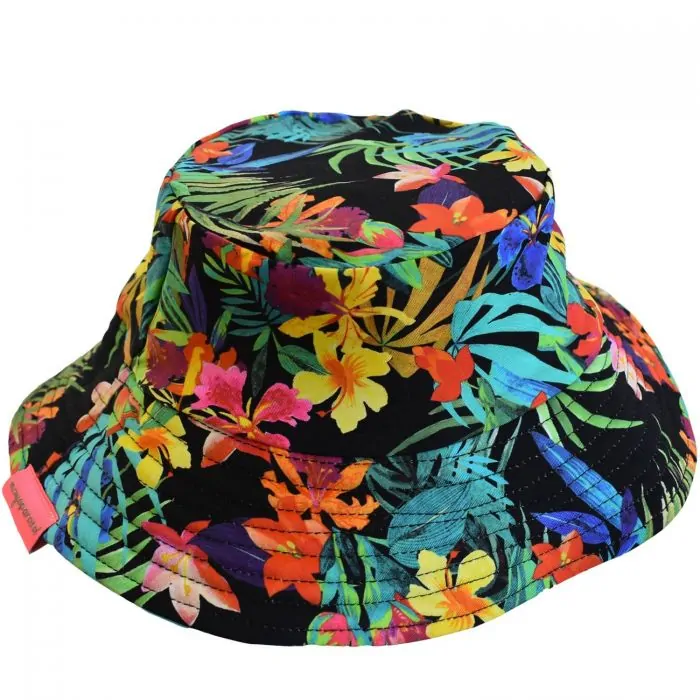 L'accessoire indispensable face au soleil, le chapeau Tropiques.