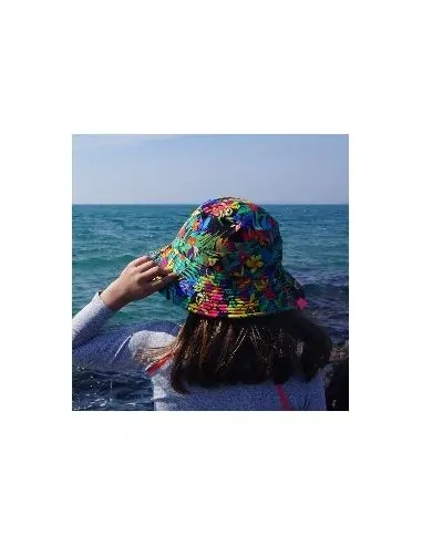 L'accessoire indispensable face au soleil, le chapeau Tropiques.