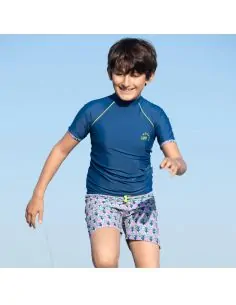 Le short de plage Andy anti-UV offre une grande liberté de mouvement.