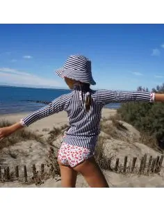 Le bas de maillot brunette aux motifs cerises trop mignon !