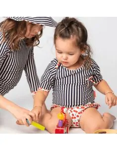 Fini les petits accidents à la plage grâce à la culotte de bain anti-fuites Brunette ! 2