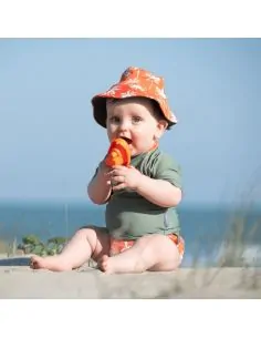 L'accessoire indispensable à la plage le chapeau Indiana.