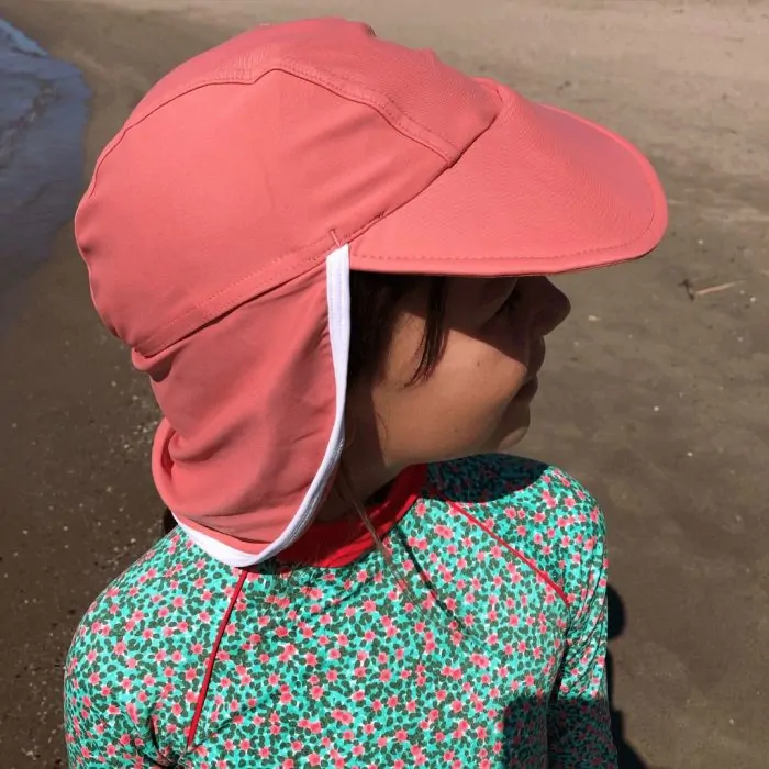 La casquette Java l'accessoire indispensable pour des après midi à la plage réussites.
