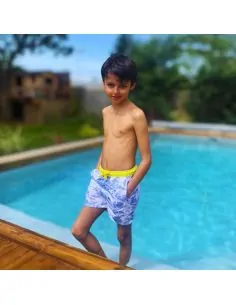 Le short de bain anti-UV Romy affiche un style unique, signé Les Petits Protégés !